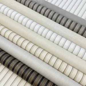 Rolos de papel de parede expostos